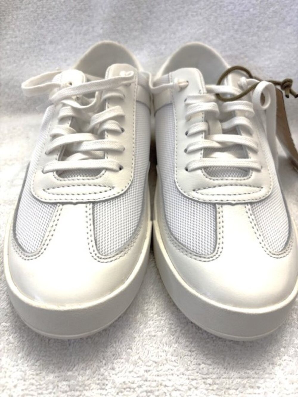 OluKai Ha'Upu Hulu Bright White leather and textile sneakers Size 8